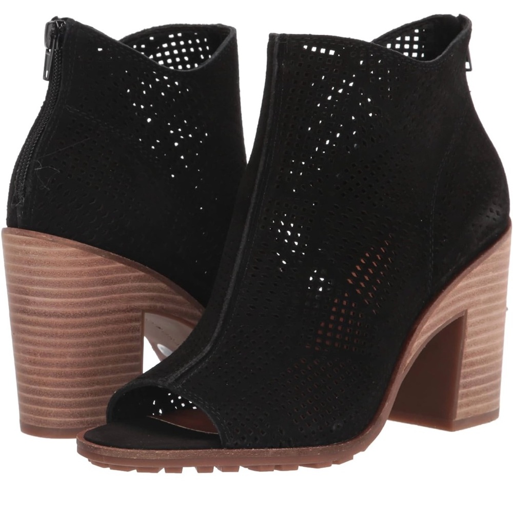 LUCKY BRAND, SIZE 8M
VACOB SUEDE PERFORATED ANKLE BOOTS